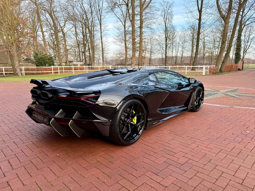 Lamborghini Revuelto 2025