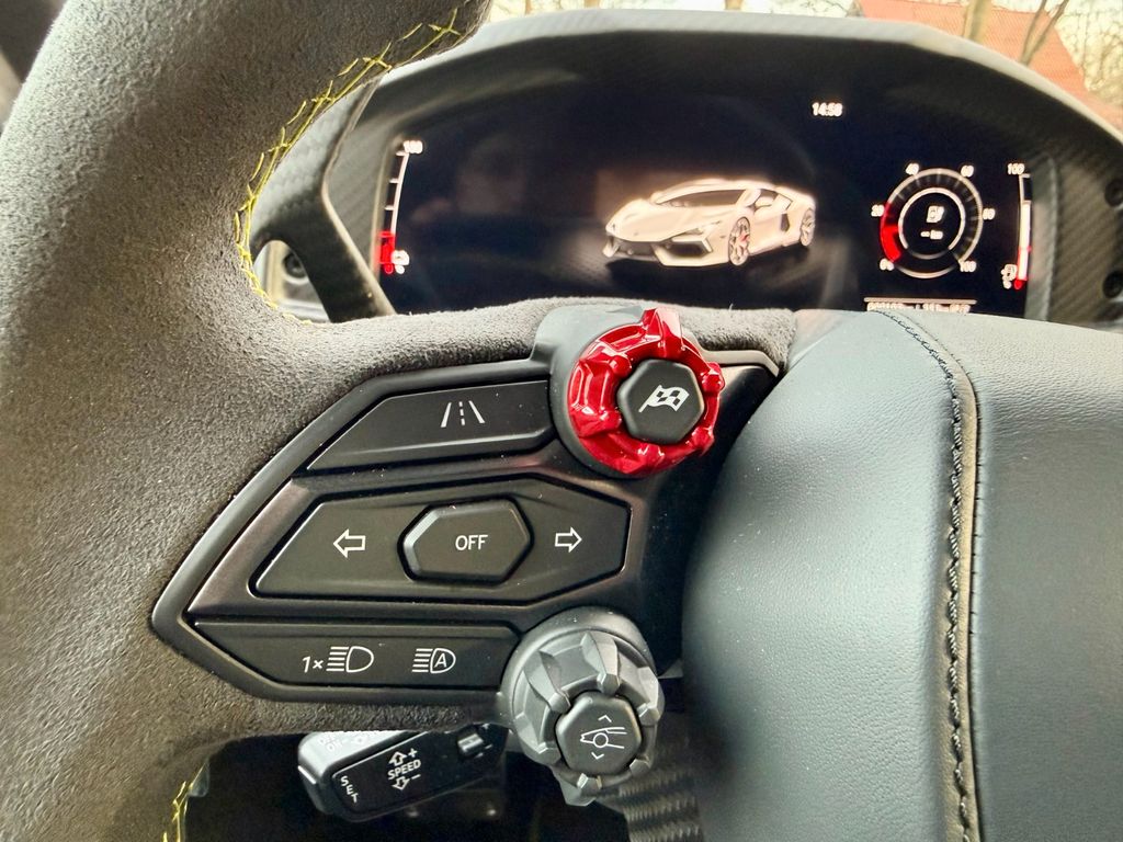 Lamborghini Revuelto 2025