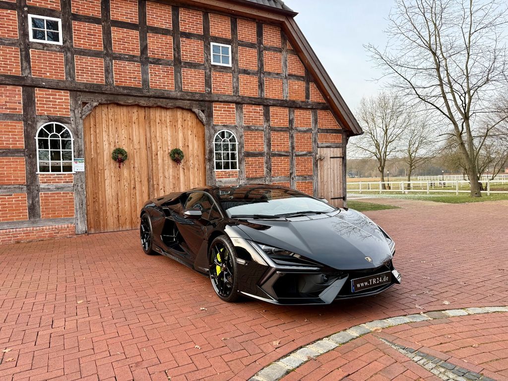 Lamborghini Revuelto 2025