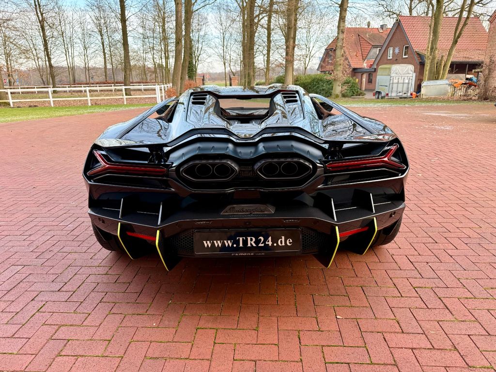 Lamborghini Revuelto 2025