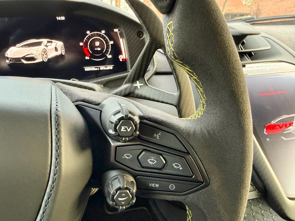 Lamborghini Revuelto 2025