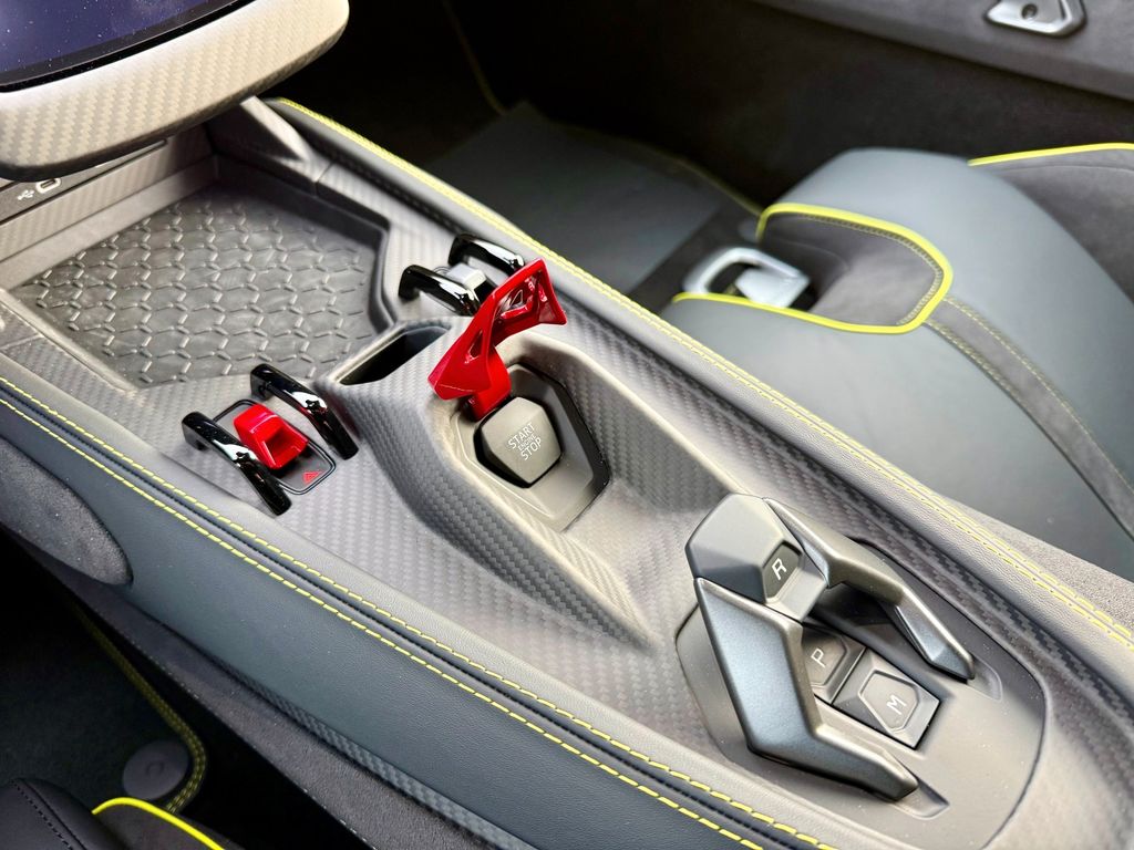 Lamborghini Revuelto 2025