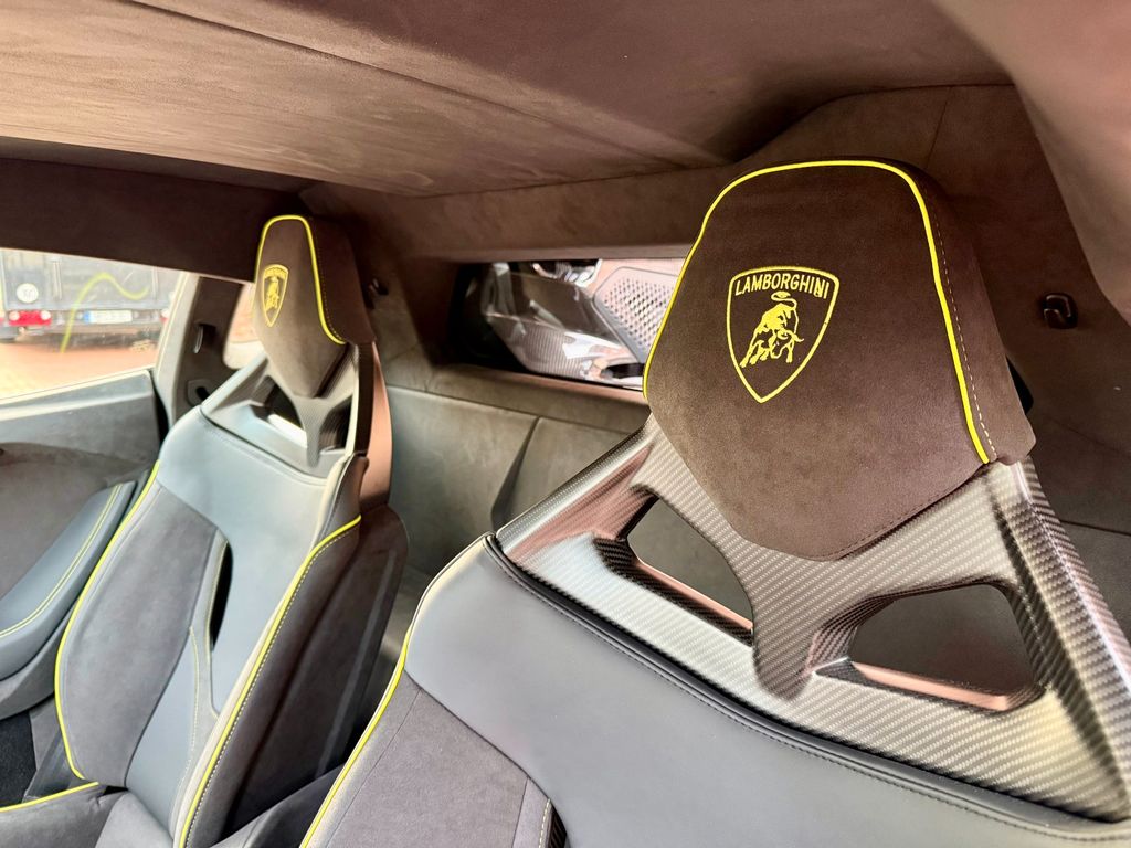 Lamborghini Revuelto 2025