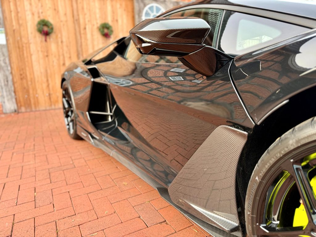 Lamborghini Revuelto 2025