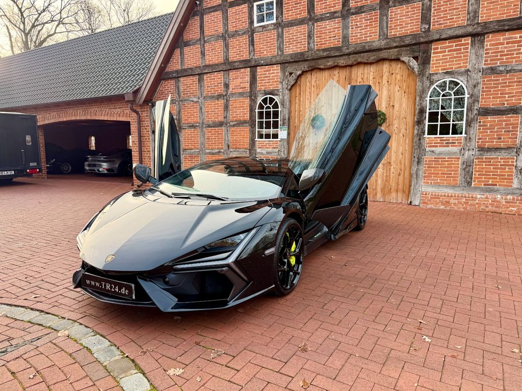 Lamborghini Revuelto 2025