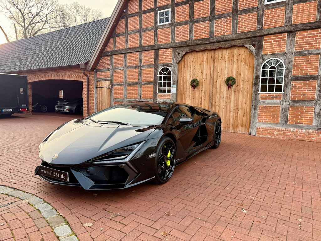 Lamborghini Revuelto 2025