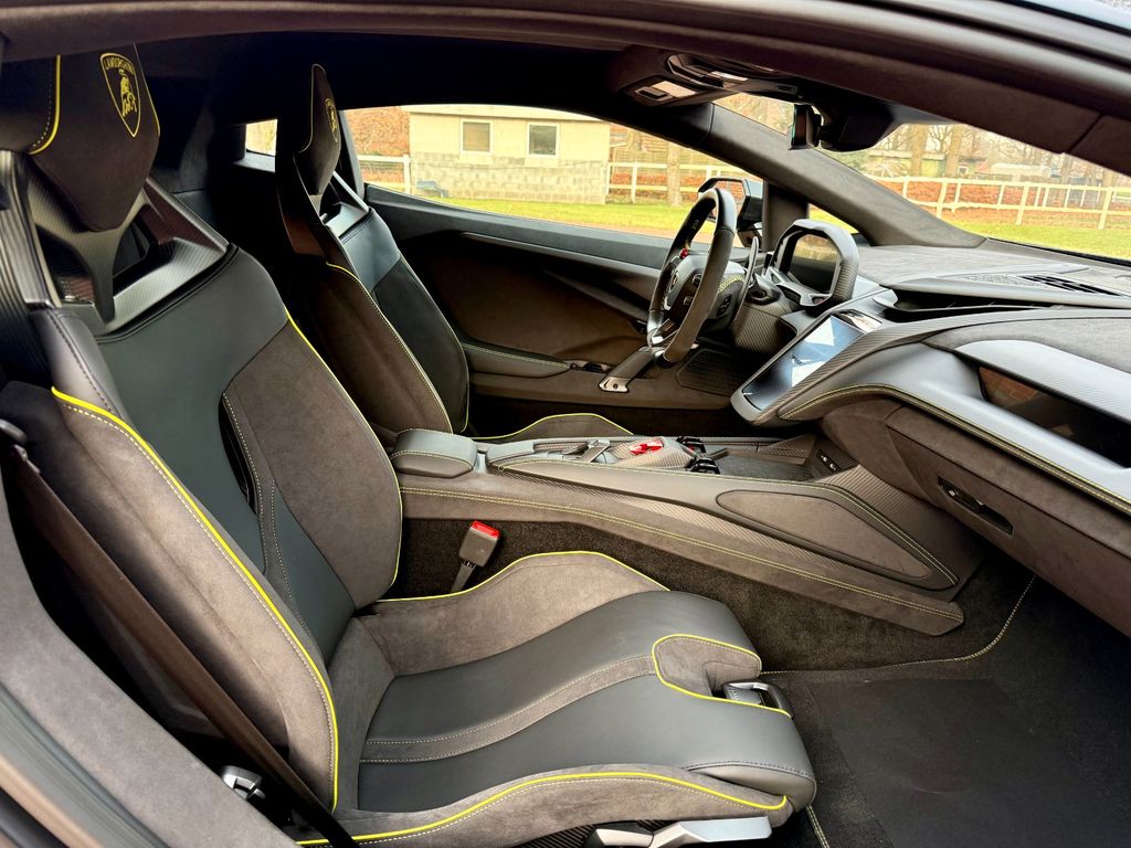 Lamborghini Revuelto 2025