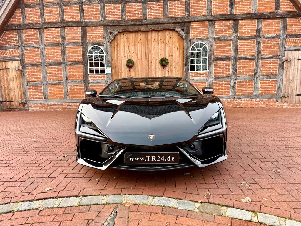 Lamborghini Revuelto 2025