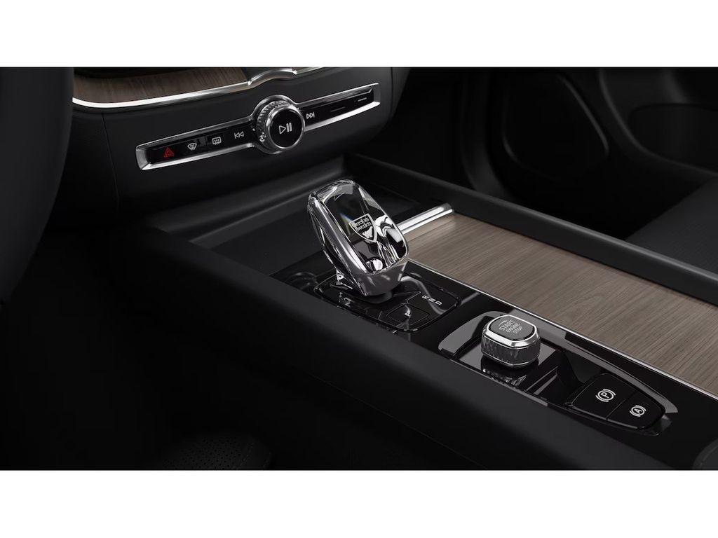 Volvo XC60 2025