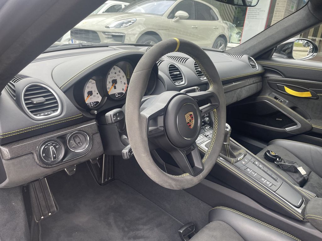 Porsche Cayman 2021