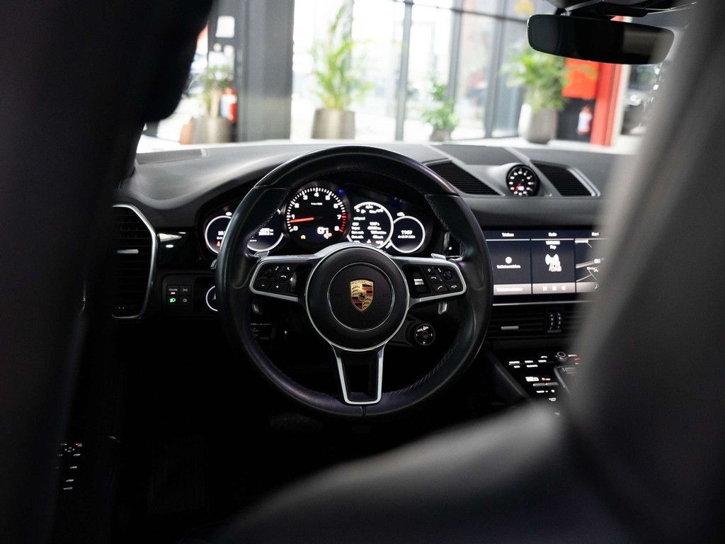 Porsche Cayenne 2021