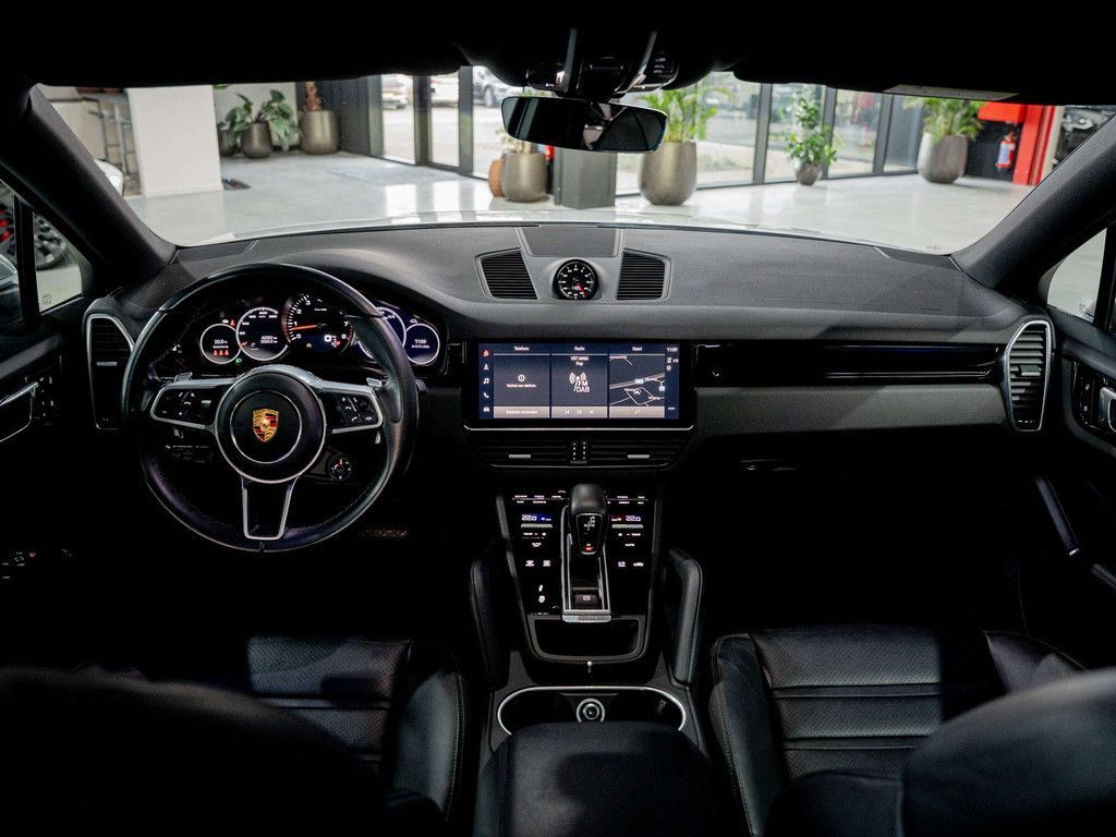 Porsche Cayenne 2021