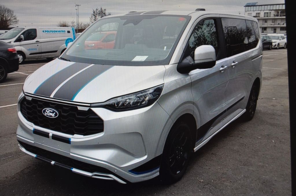 Ford Tourneo Custom 2025