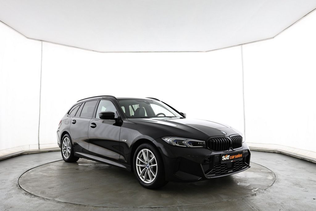 BMW 330 2022