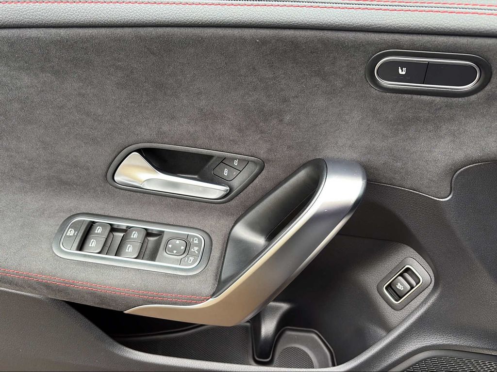 Mercedes-Benz CLA 200 2024