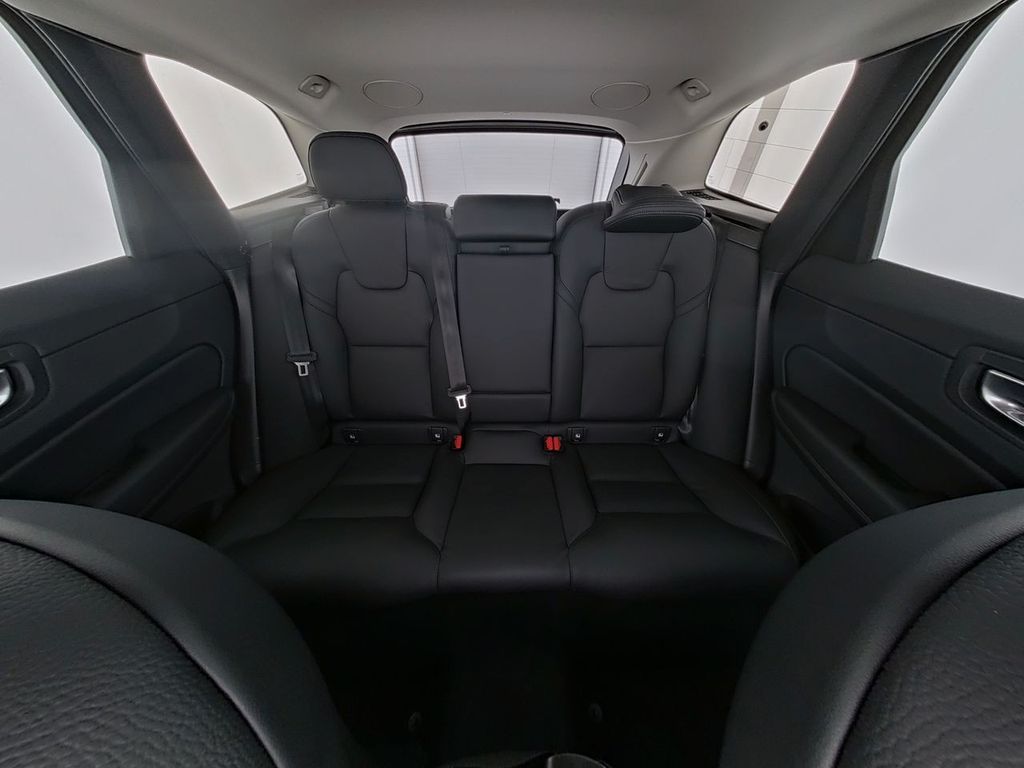 Volvo XC60 2025