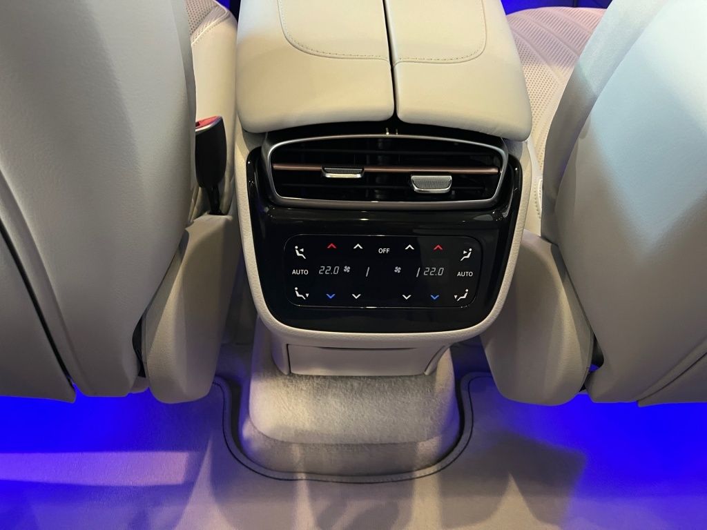 Mercedes-Benz EQS SUV 2023