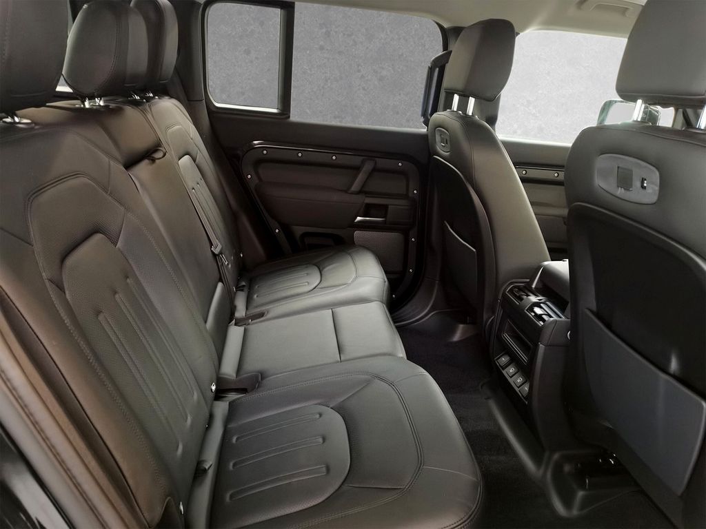 Land Rover Defender 2021