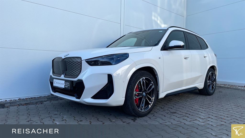 BMW iX1 2025