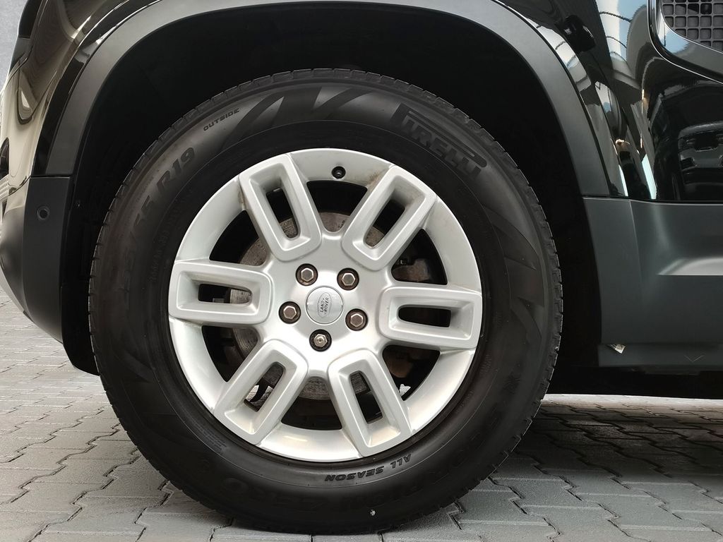 Land Rover Defender 2021