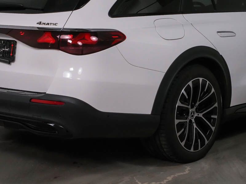 Mercedes-Benz E 300 2025