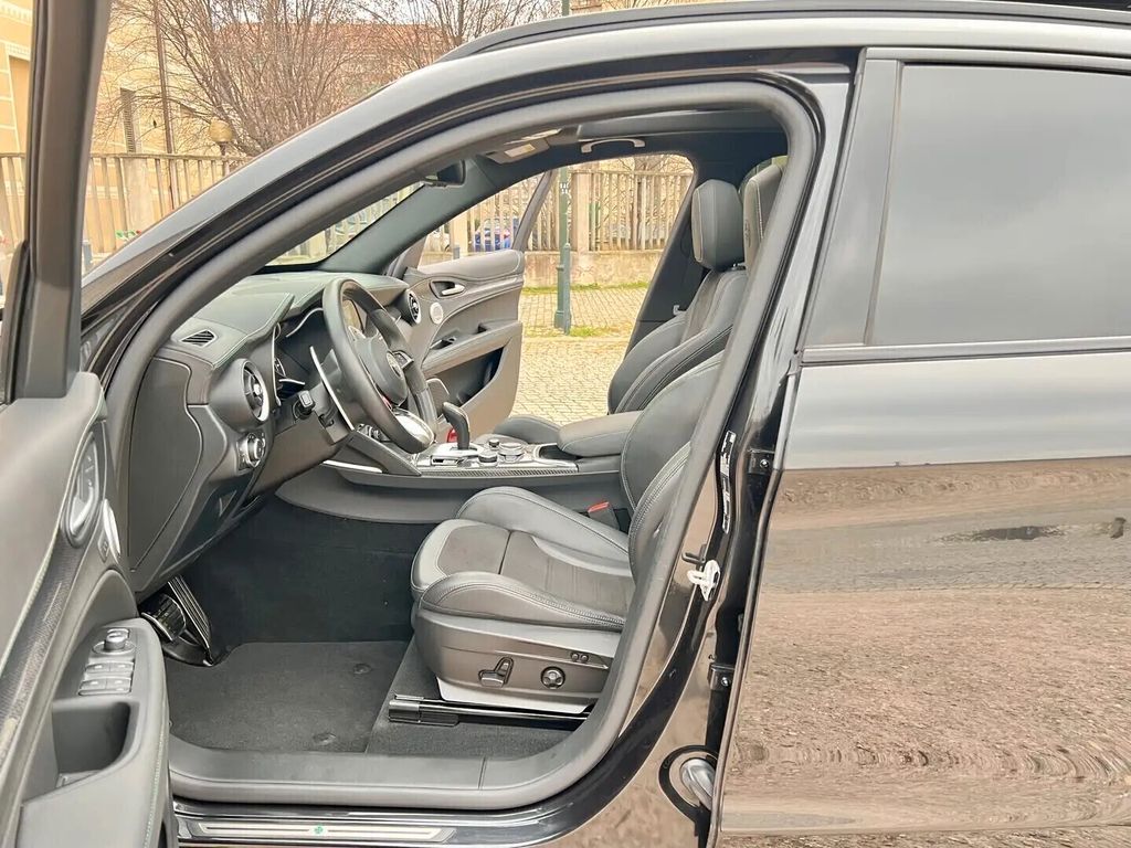 Alfa Romeo Stelvio 2021