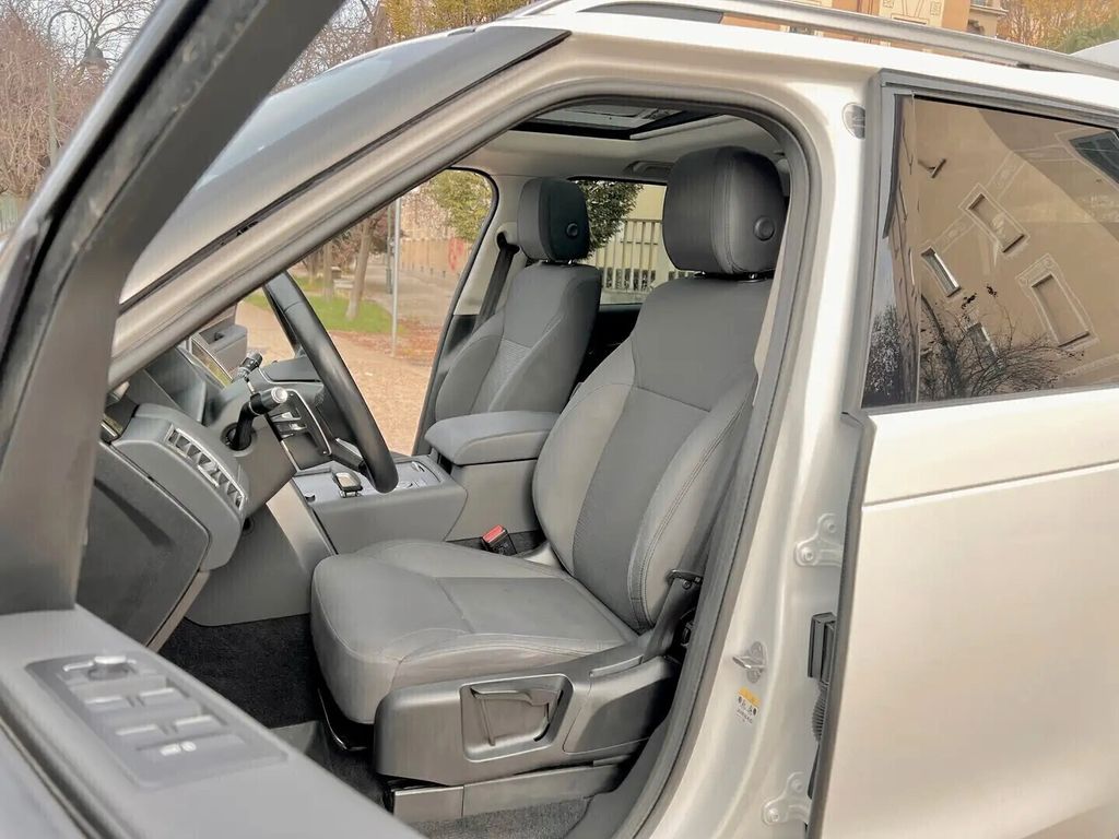 Land Rover Discovery 2021