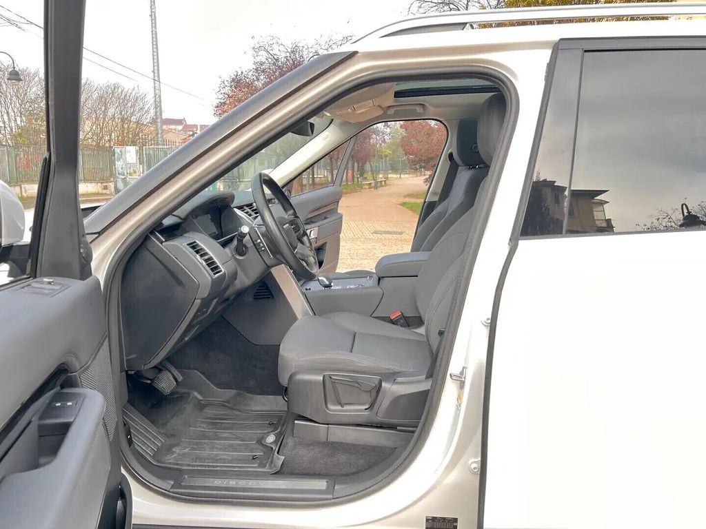 Land Rover Discovery 2021