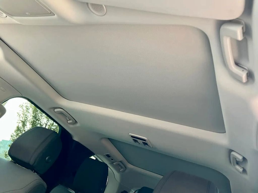 Land Rover Discovery 2021