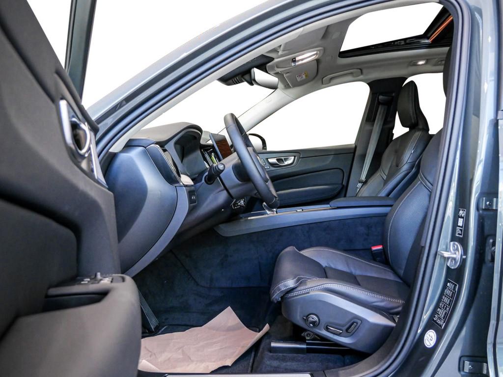 Volvo XC60 2025
