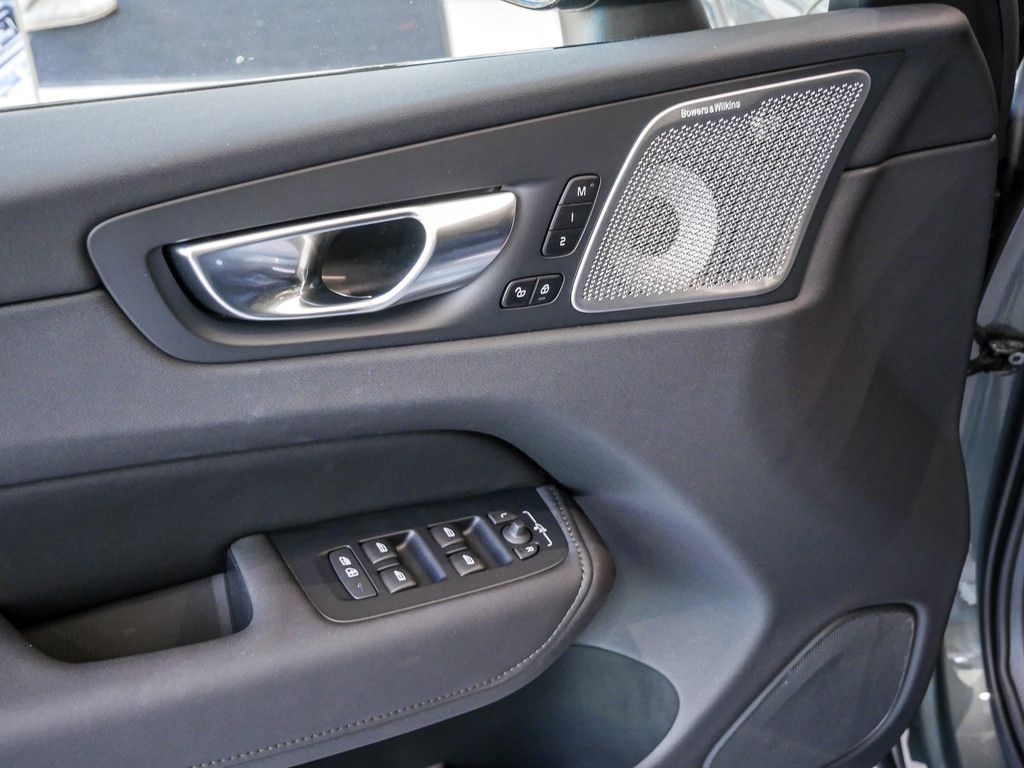 Volvo XC60 2025