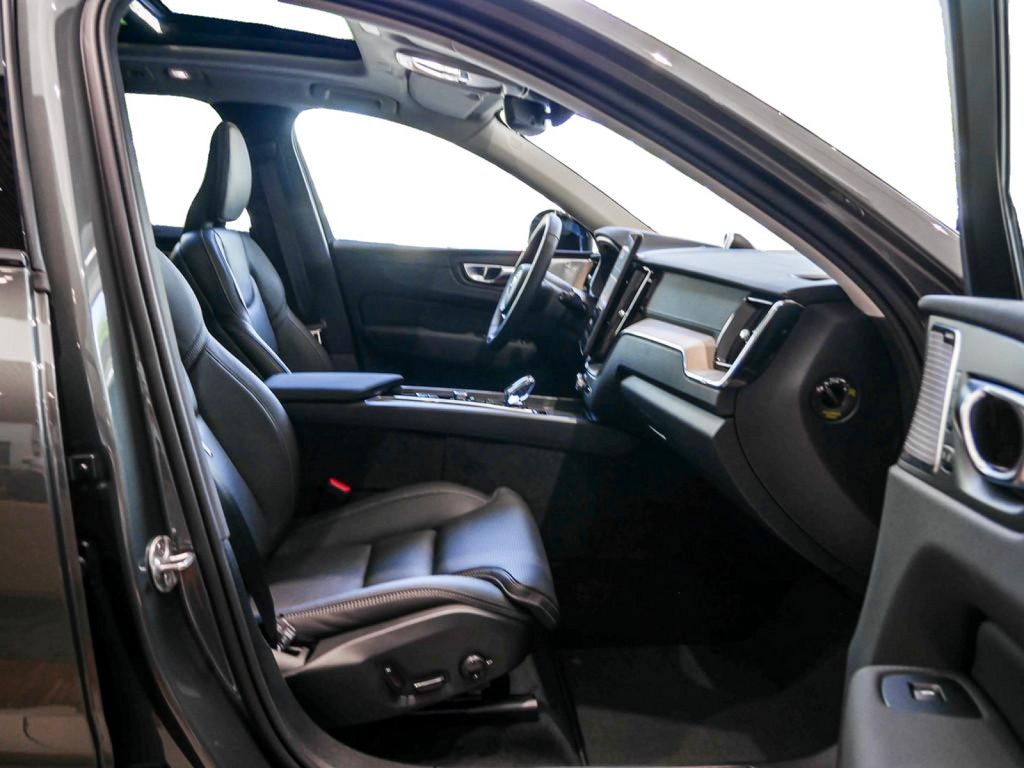 Volvo XC60 2025