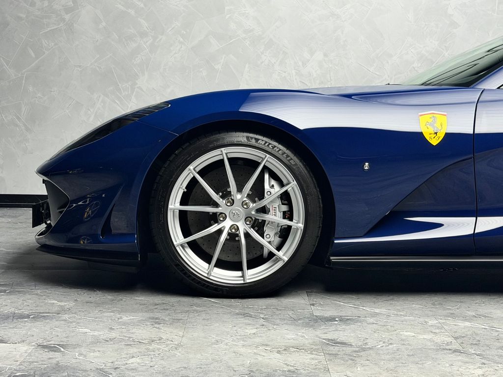 Ferrari 812 2023