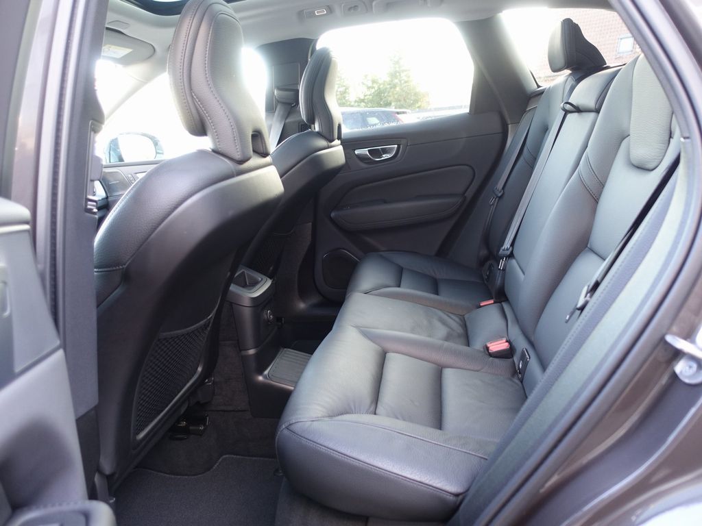Volvo XC60 2025