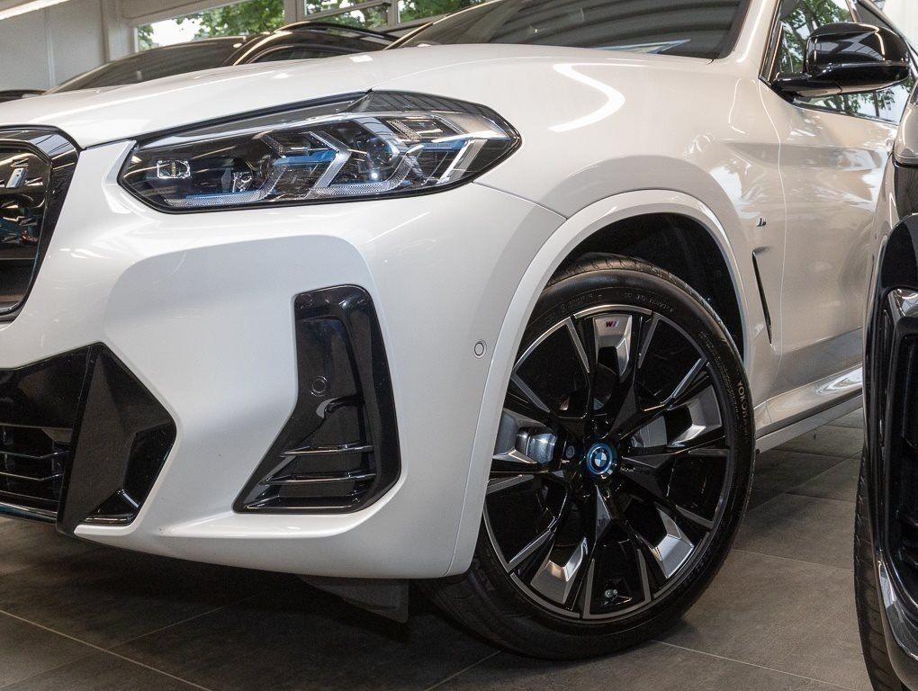 BMW iX3 2023