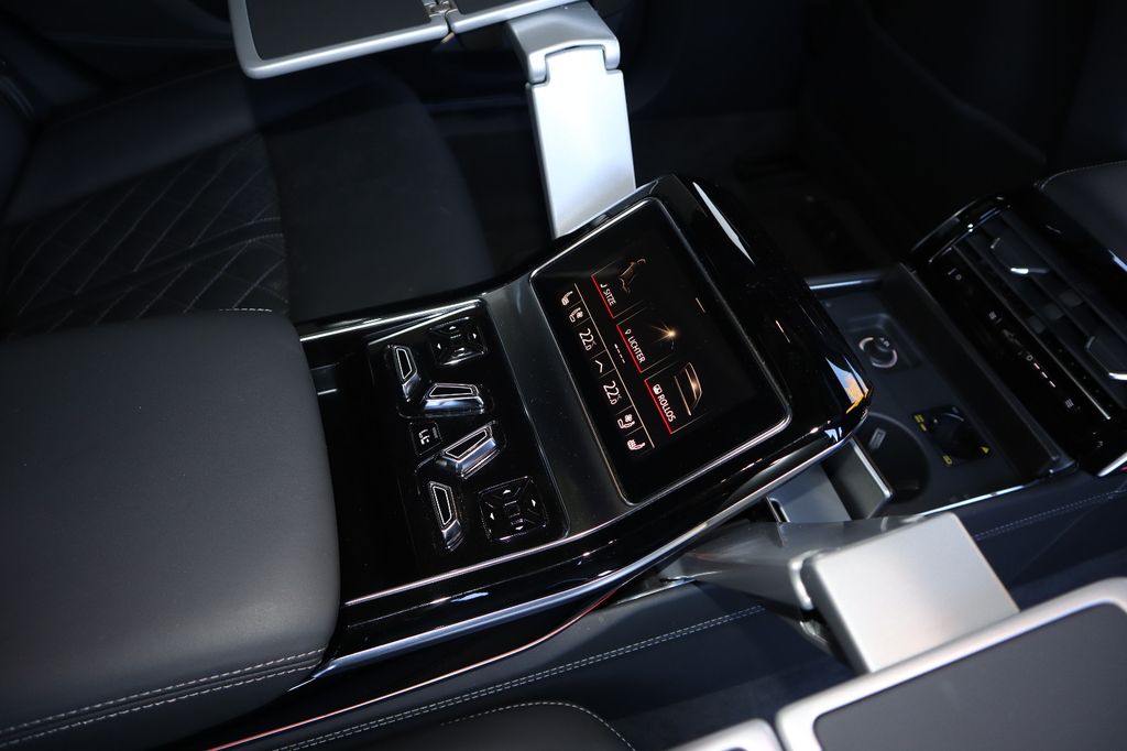 Audi A8 2024