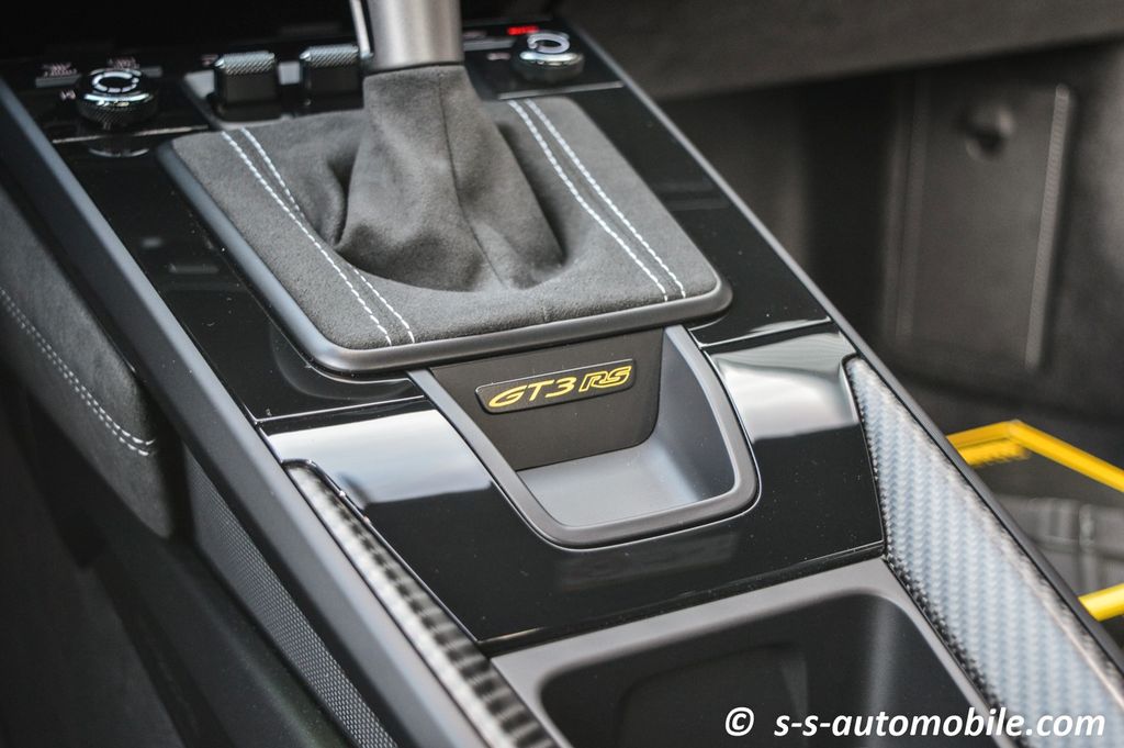 Porsche 992 2025