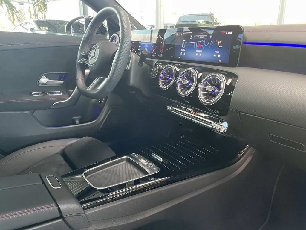 Mercedes-Benz CLA 200 2024