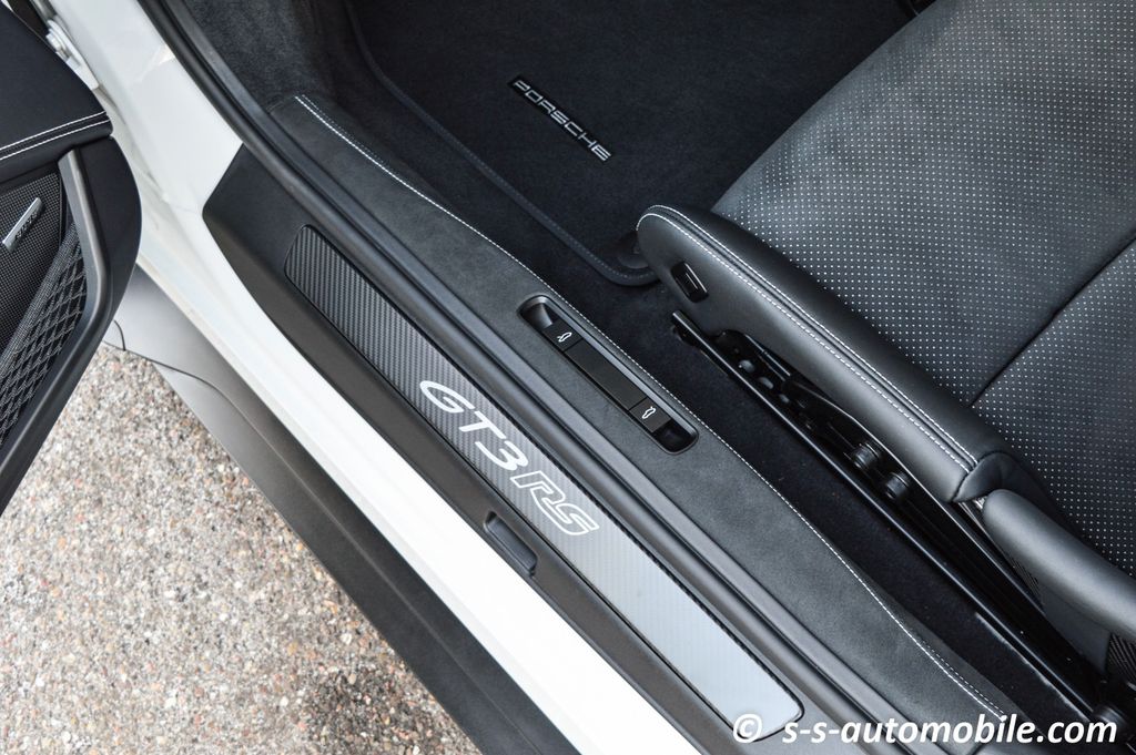 Porsche 992 2025