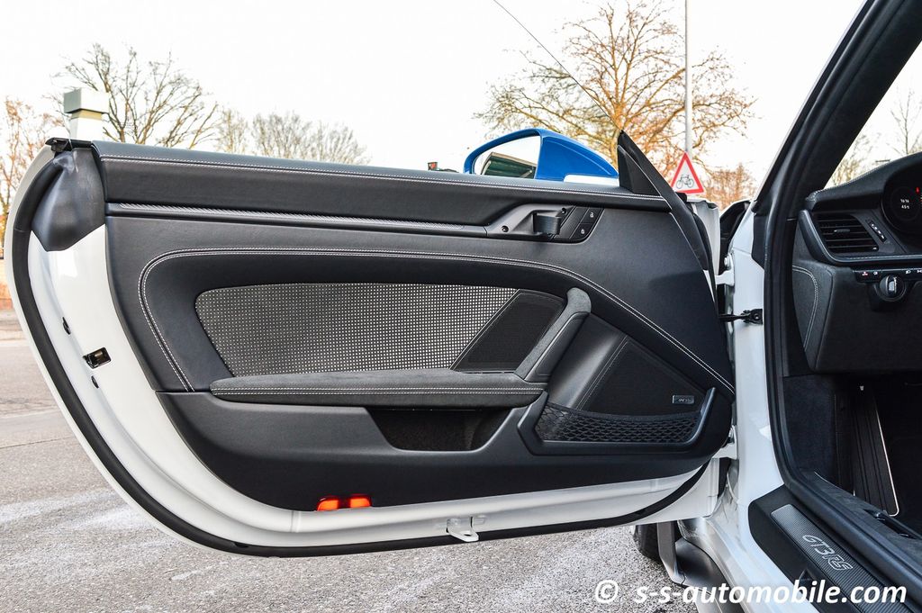 Porsche 992 2025