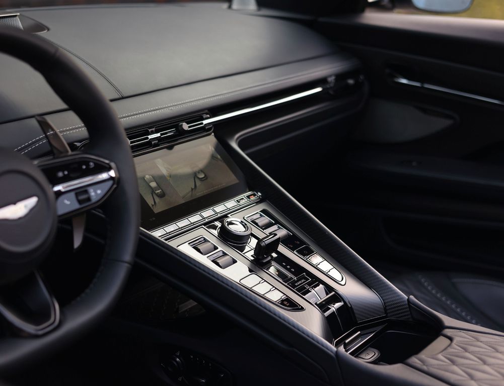 Aston Martin DB12 2024