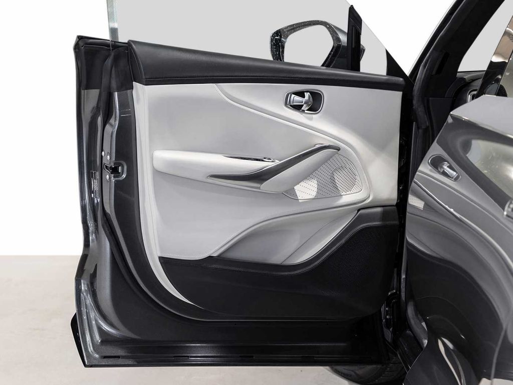 Aston Martin DBX 2021