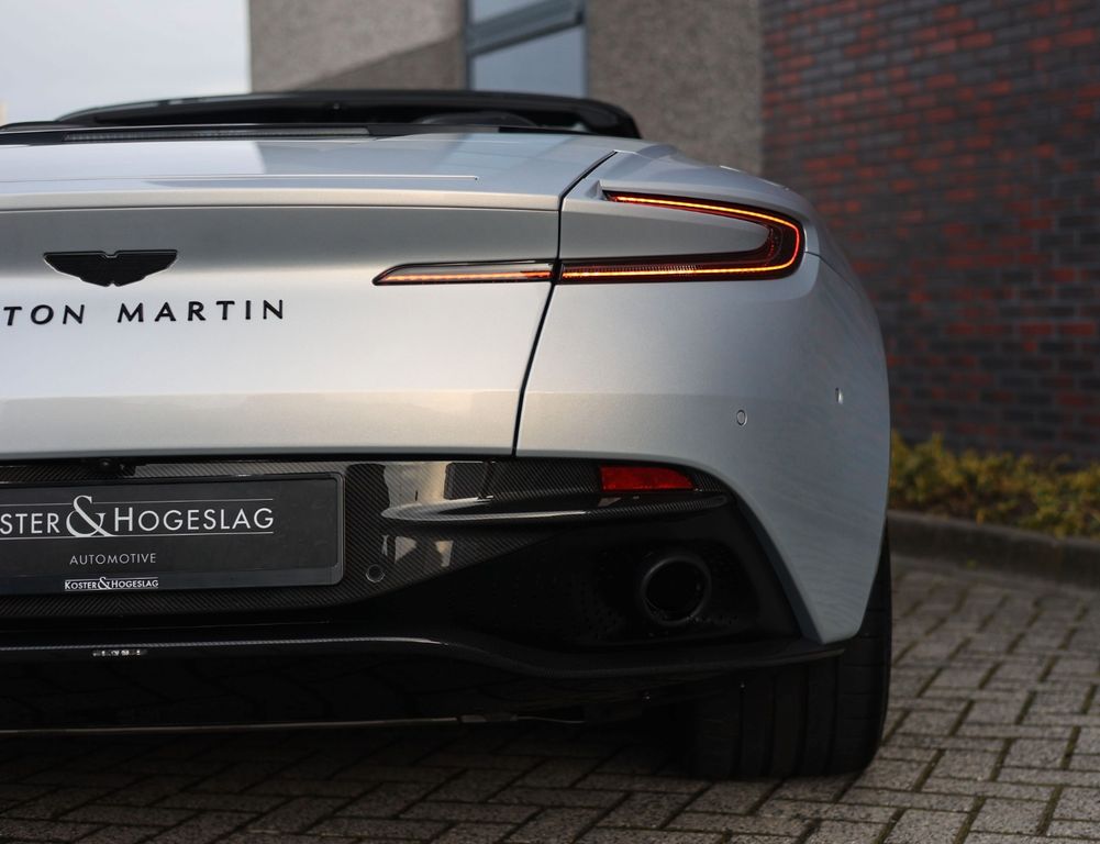 Aston Martin DB12 2024