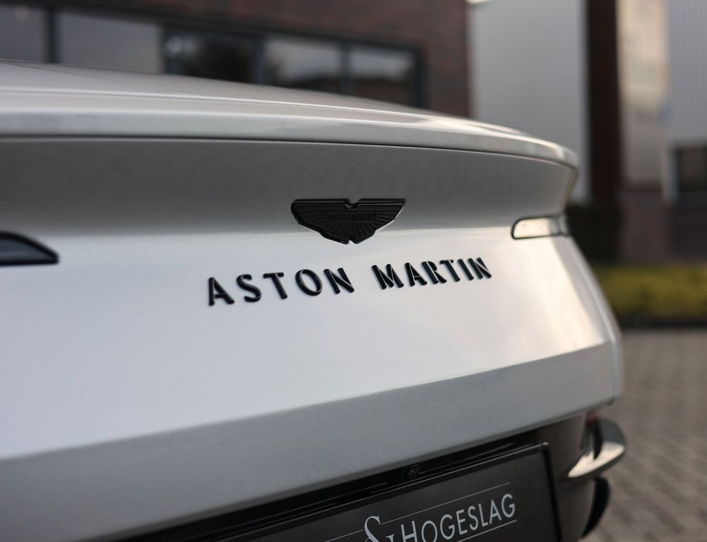 Aston Martin DB12 2024