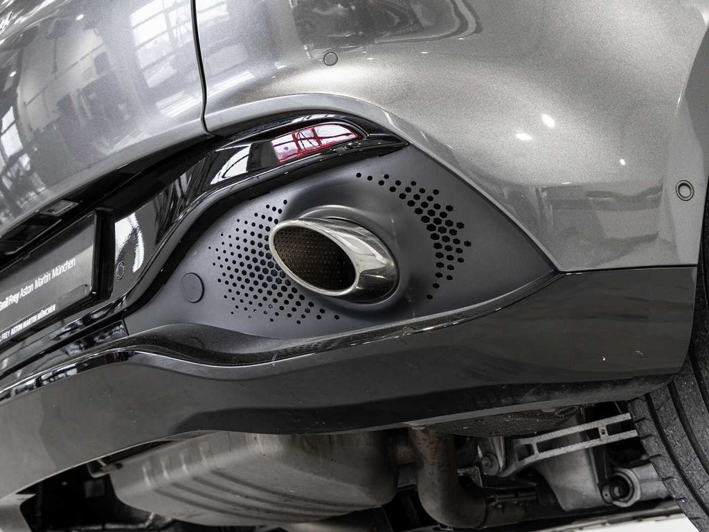 Aston Martin DBX 2021