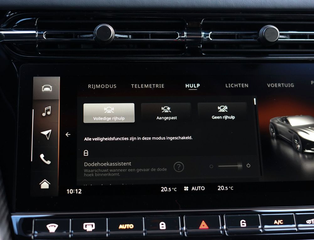 Aston Martin DB12 2024