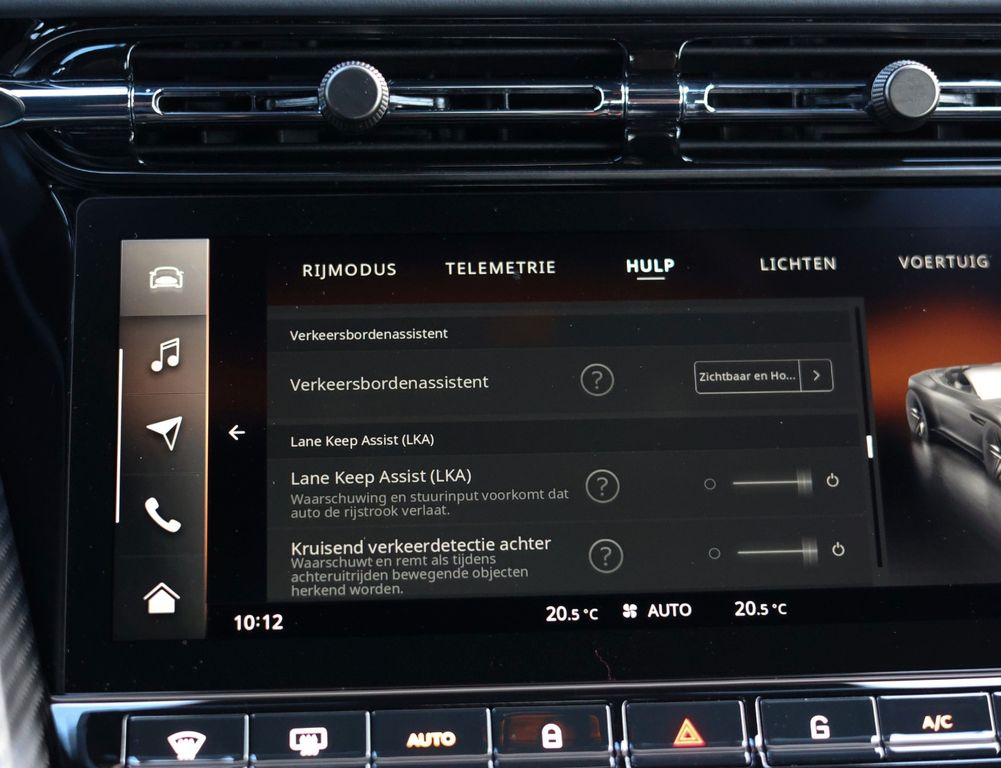 Aston Martin DB12 2024