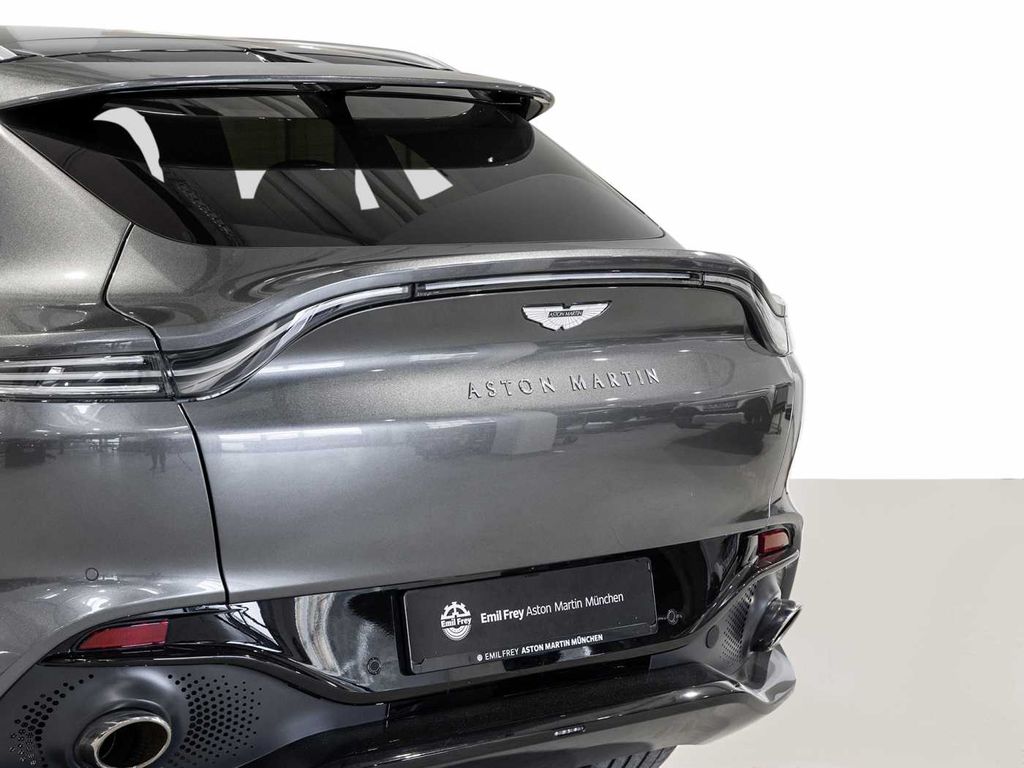 Aston Martin DBX 2021