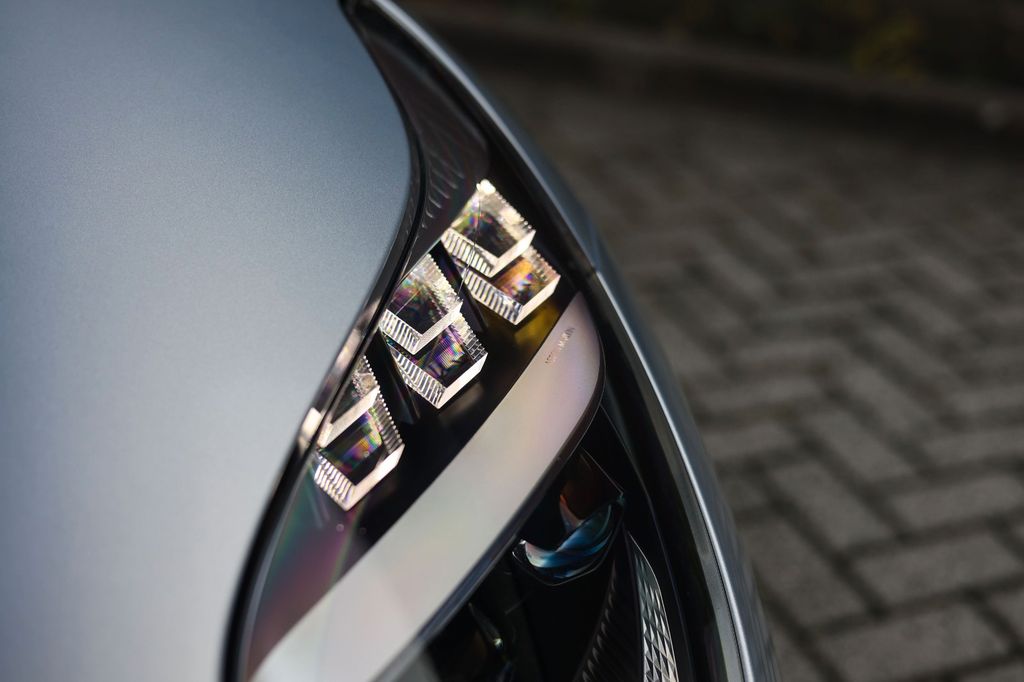 Aston Martin DB12 2024