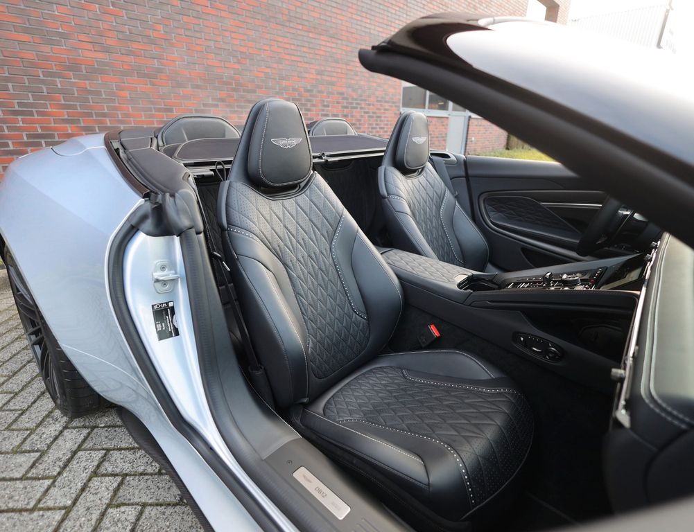 Aston Martin DB12 2024